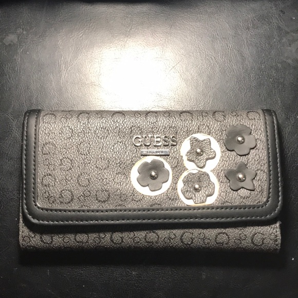 Guess black floral purse and wallet - Picture 2 of 11